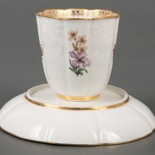 Null Cup cup with saucer from the St. Andrew's coat of arms service
Meissen 1744&hellip;