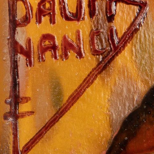 Null 新艺术派花瓶。道姆，南希，约1900年，无色玻璃，彩色覆盖，蚀刻和切割，墙上有签名，h=15厘米。