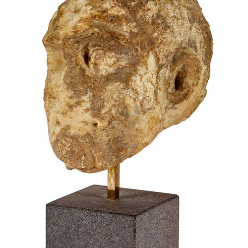 MÄNNERKOPF Romain, 3e s. Ap. J.-C. Marbre blanc, sculpté, H : 24 cm, L : 12,5 cm&hellip;