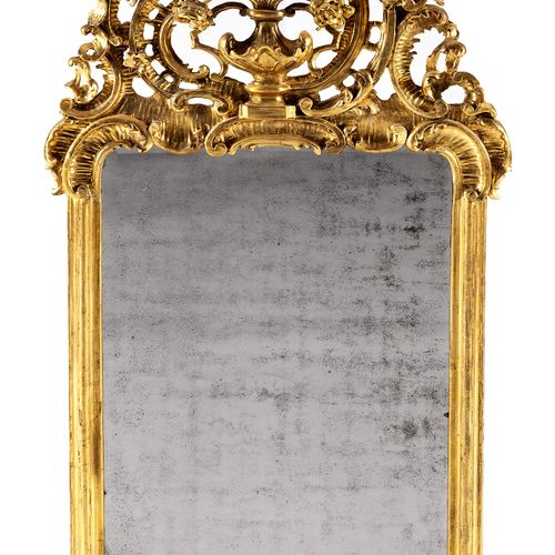 Prachtvoller Rokoko-Spiegel Gesamthöhe: 130 cm.Spiegelfläche: ca. 75 x 50 cm. Mi&hellip;