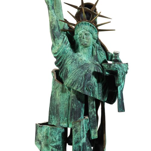 Fernandez Arman, 1928 Nizza – 2005 New York STATUE OF LIBERTYHöhe: 74 cm. Breite&hellip;