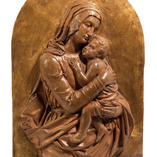 Terrakotta-Hochrelief mit Darstellung der Maria mit dem Kind Höhe: 47 cm. Breite&hellip;