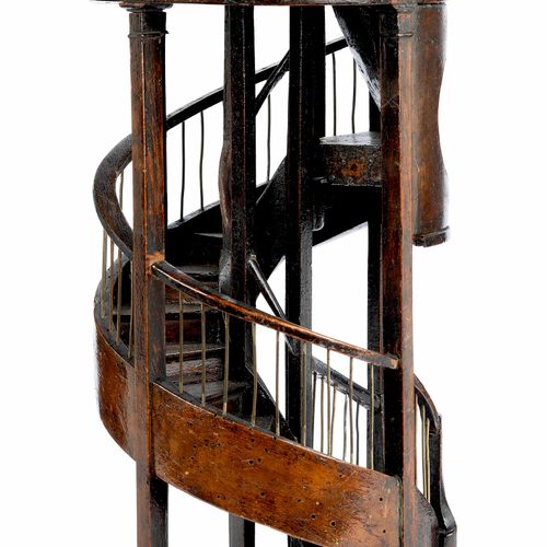 Modell einer Wendeltreppe Höhe: 32 cm. Durchmesser: 16 cm. Ende 19. Jahrhundert.&hellip;
