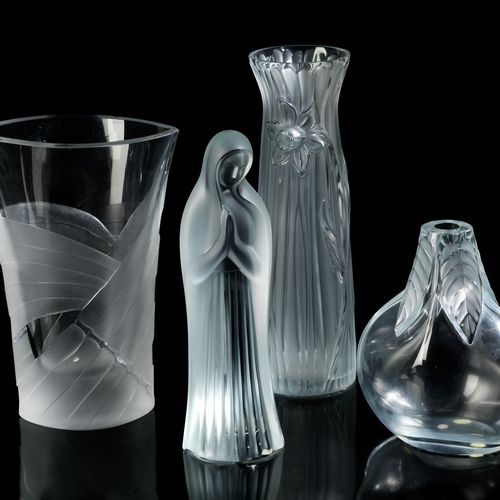 Konvolut Glas Maximale Höhe: 24,5 cm. Zwei Vasen signiert. Frankreich, 20. Jahrh&hellip;