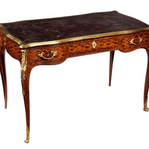 Zierliches Bureau plat im Louis XV-Stil 76 x 115 x 62 cm. 
 France, milieu du 19&hellip;