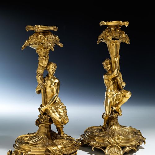 Paar vergoldete Kerzenleuchter Höhe: je 31 cm. 
Frankreich, 18. Jahrhundert

Bro&hellip;