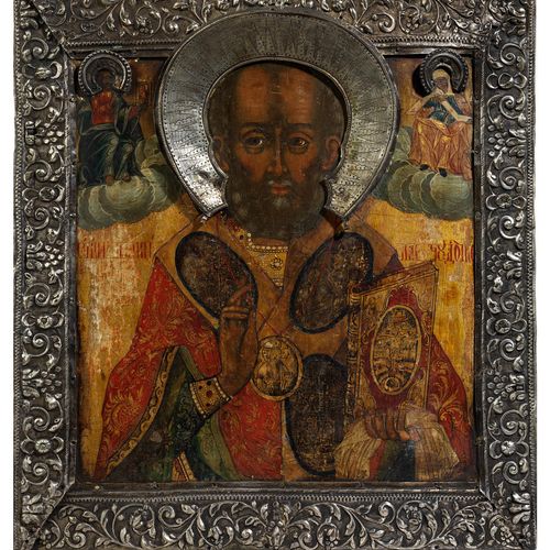 Russische Nikolaus-Ikone mit Silberoklad 31 x 27,5 cm。
18世纪/19世纪初。

圣人身穿唱诗班长袍的半身&hellip;