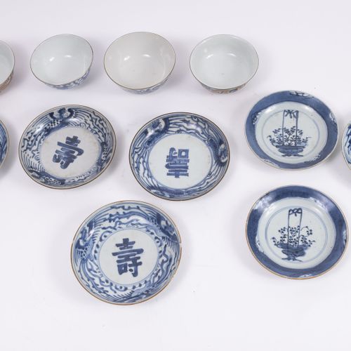CHINE ou COREE, XIXème XXème siècles Ensemble de porcelaines, certaines avec cal&hellip;