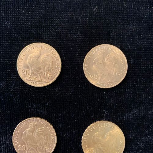 Null Lot de cinq pièces d'or comprenant : 
- Une pièce d'or de 20 francs Napoléo&hellip;