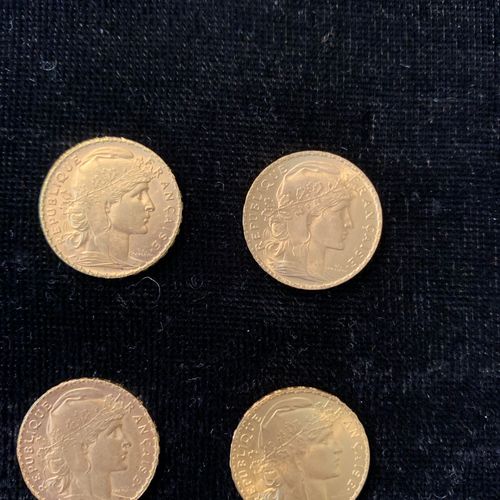 Null Lot de cinq pièces d'or comprenant : 
- Une pièce d'or de 20 francs Napoléo&hellip;