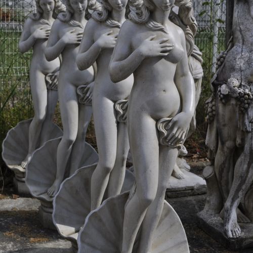 . .

Venus, statue en pierre reconstituée. Travail moderne dans l'imitation de B&hellip;