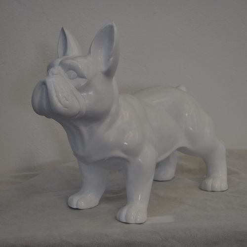 . .

Statuette de bulldog français, en résine de couleur blanche.