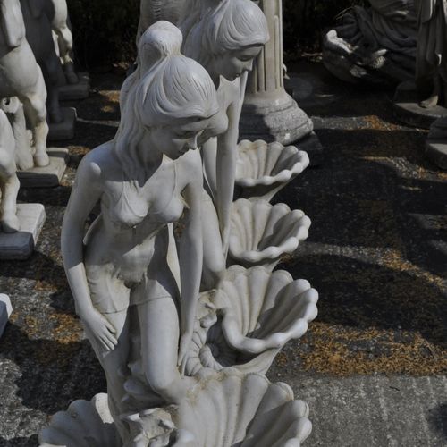 . .

Venus à la toilette, statue en pierre reconstituée. Travail moderne dans l'&hellip;