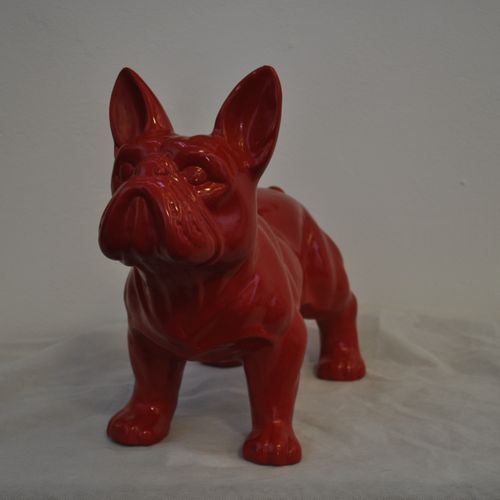 . .

Statuette de bulldog français, en résine de couleur rouge.