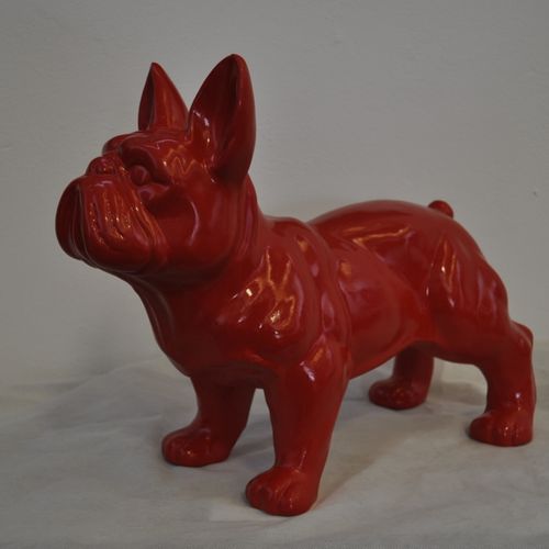 . .

Statuette de bulldog français, en résine de couleur rouge.