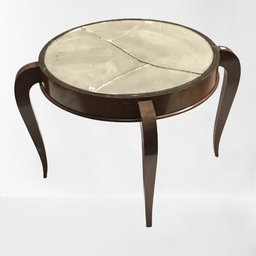 Guéridon circulaire 
en bois à plateau de verre

Travail des années 1930

H : 56&hellip;