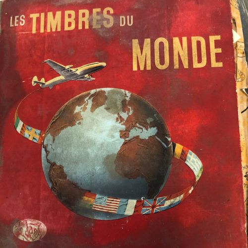 Album de timbres Tour du Monde 
Feuillets libres 
On y joint deux albums