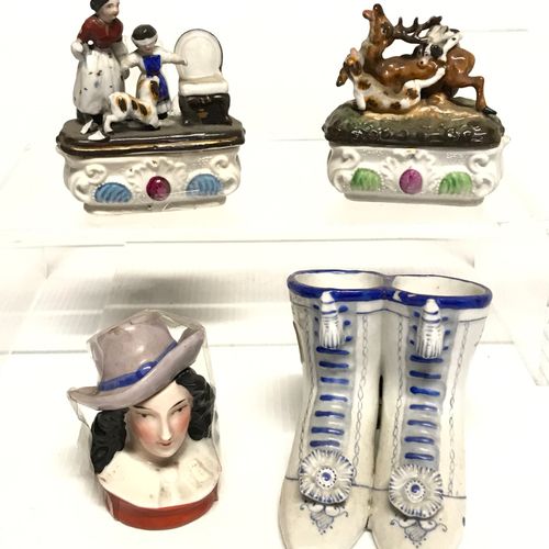 4 petites boites en porcelaine à décor polychrome

Scène cynégétique et divers

&hellip;