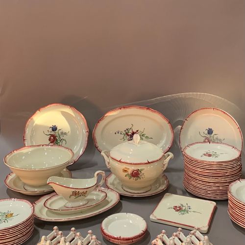 MONTERAU-Récamier MONTERAU-Récamier

SERVICE en porcelaine (73 pièces) à décor f&hellip;