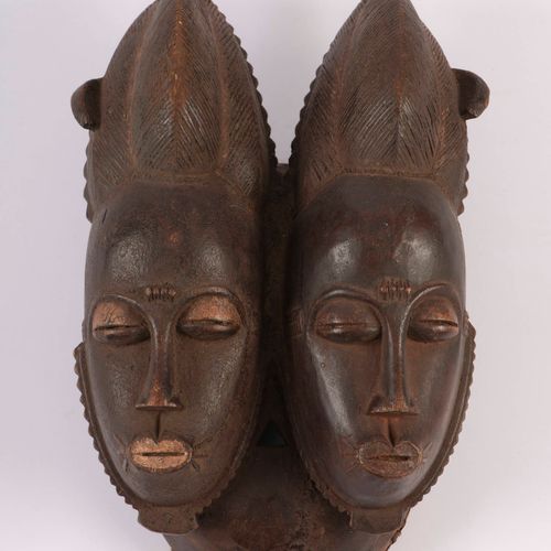 Masque double visages Patiniertes Holz
Im Baoulé-Stil, Republik Elfenbeinküste

&hellip;