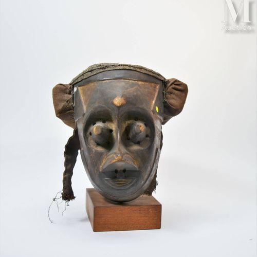 Masque Pwoom Itok Legno, patina marrone antico, resti di pigmenti naturali e raf&hellip;