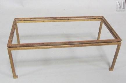 Table basse de forme rectangulaire en fer forgé laqué or reposant sur quatre pie&hellip;