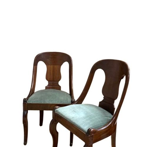 PAIRE DE CHAISE GONDOLE In mahogany veneer and stained wood, openwork back, deco&hellip;