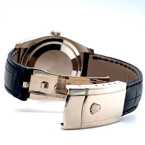 Rolex (*) Très jolie montre-bracelet sertie de diamants, avec date et boîte d'or&hellip;