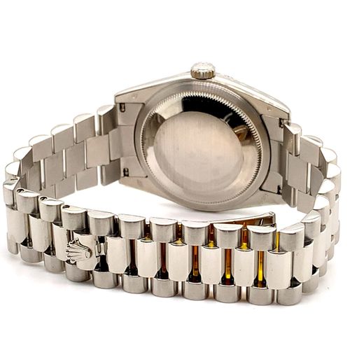 Rolex 
Sehr attraktive, nahezu neuwertige und schwere Platin Armbanduhr mit Datu&hellip;