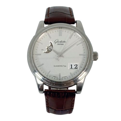 Glashütte Original 优雅的腕表，带全景日期和月相

，机芯编号23679，型号100-04-13-02-04，机芯编号0539，尺寸39毫米，&hellip;