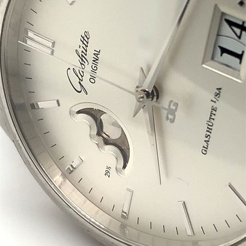 Glashütte Original Elegante Armbanduhr mit Panoramadatum und Mondphase

Werknr. &hellip;