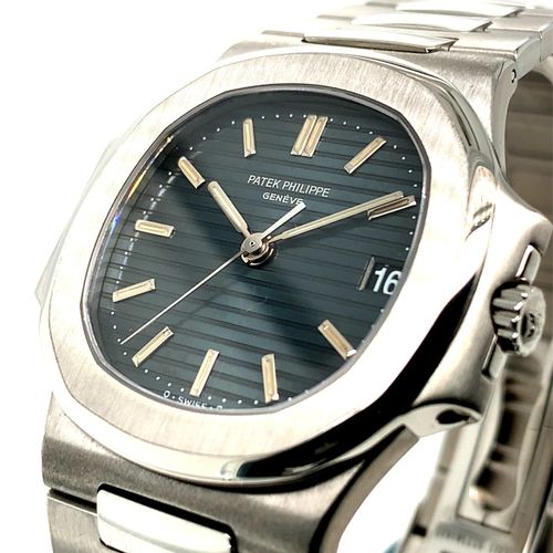 Patek Philippe 具有传奇色彩的日内瓦腕表，带有中央秒针和日期，来自Nautilus Midsize经典型号3800的第一个系列。该表于2021年3&hellip;