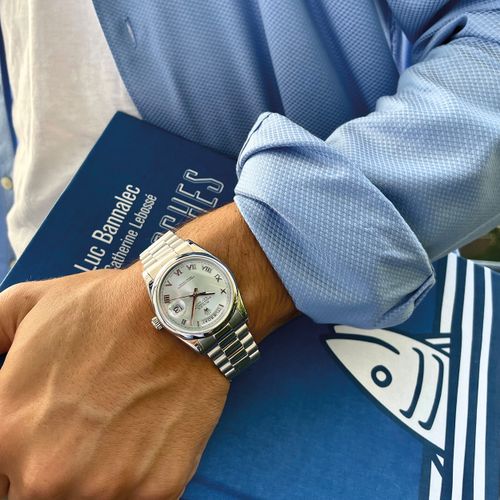 Rolex 
Sehr attraktive, nahezu neuwertige und schwere Platin Armbanduhr mit Datu&hellip;