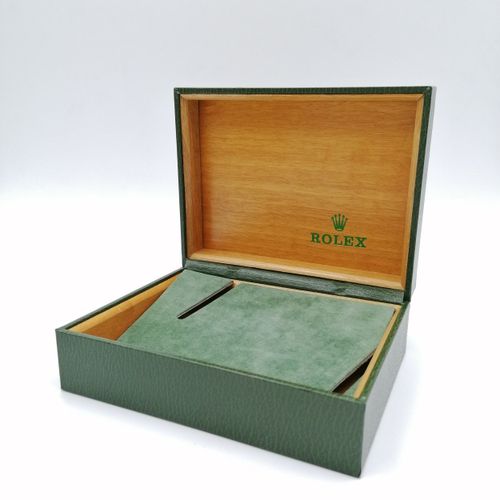 Rolex Big Red 几乎未经磨损，极具吸引力的劳力士 "邪教表"，带有原包装盒、小册子、说明书和带绿色条纹的证书 顶级包装 ，机芯编号15415，型号6&hellip;
