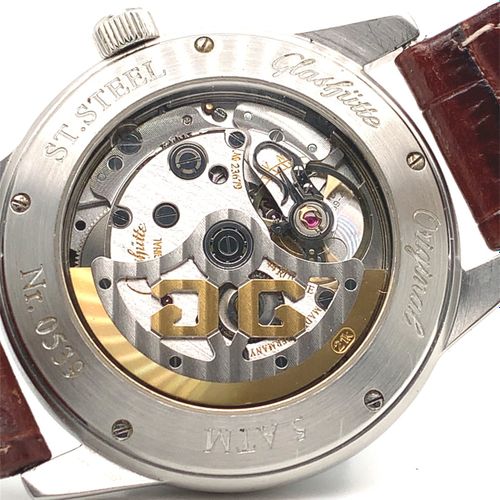 Glashütte Original 优雅的腕表，带全景日期和月相

，机芯编号23679，型号100-04-13-02-04，机芯编号0539，尺寸39毫米，&hellip;