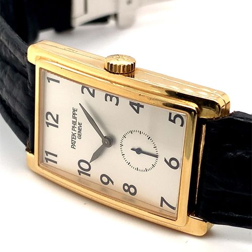 Patek Philippe 精致优雅的长方形日内瓦腕表，带小秒针

，机芯编号1845298，型号5009，机芯215，表壳编号2957493，尺寸25 x &hellip;