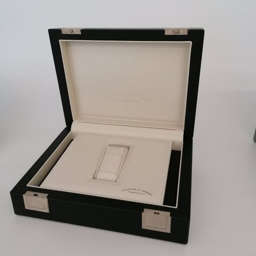 A. Lange & Söhne Pesante orologio da polso Glashütte in platino con cronografo f&hellip;
