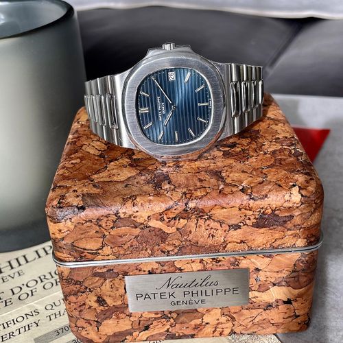 Patek Philippe 传说中的日内瓦老式腕表，带日期，原装软木表壳，红色百达翡丽皮箱，宣传册和原装证书 - "全套 "

，机芯编号1307559，型号&hellip;
