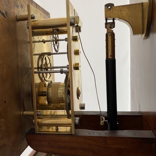 Carl Meyer, Trittau 有趣的，优雅的精密秒针摆钟，带有调节器表盘 - 附有一块石头广告板和两本1877-1887年和1902-1929年的销售&hellip;
