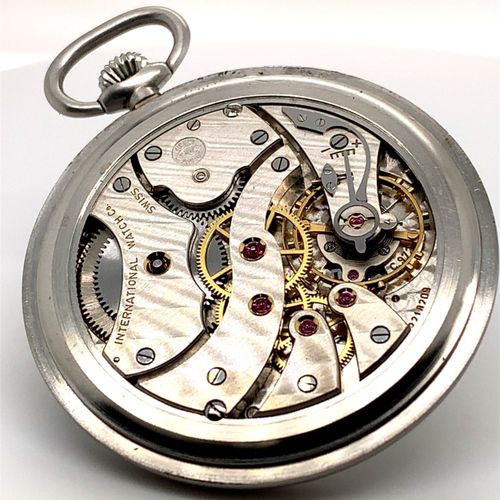 International Watch Co. 一套3只腕表和2只怀表 几乎处于全新状态，罕见的沙夫豪森观察表，精钢表壳，带纯银表链，长230毫米

，机芯编号&hellip;