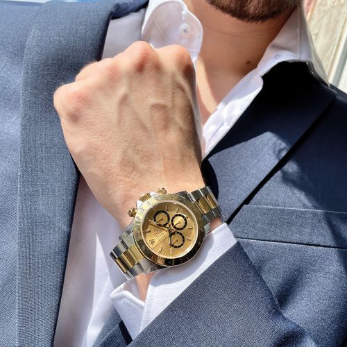 Rolex 备受追捧的双色计时腕表，带有 "倒置六表盘 "和原装表壳

，机芯编号37502，型号16523，机芯4030，表壳编号E266564，尺寸40毫米&hellip;