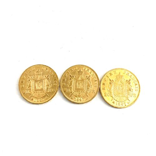 Trois pièces en or de 20 francs Napoléon III tête laurée. 
1867 BB (x3) 
 
BB : &hellip;