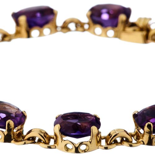 Null 3个彩色宝石手链。黄金750。3条手链，镶有各种颜色的宝石。每条长19厘米。共计47.4克。