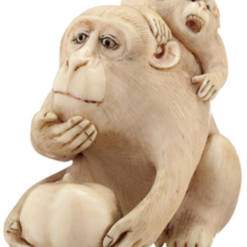Null 精美的猴子网签 日本 19世纪的象牙，眼睛镶嵌在角上。猴子爸爸拿着柿子果，小家伙在他背上抗议。签名为："Masatami"。很少有短龄裂缝和出口受国际&hellip;