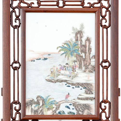 Null Fine porcelain plaque China 20th c. Painted in the "Famille rose palette. S&hellip;