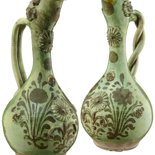 Null Paar Çanakkale Krüge
Osmanisches Reich 19. Jh. Grün glasierte Keramik mit A&hellip;