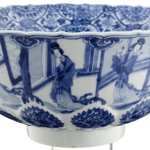 Null Coupe fine bleu et blanc
Chine Kangxi (1661-1722). Porcelaine, légèrement é&hellip;