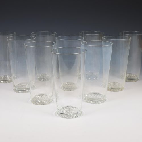 Tien hoge drinkglazen, ca. 1920; Ten tall drinking glasses, ca. 1920; The drawn &hellip;