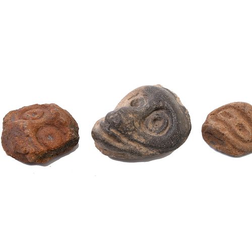 P.N. Guinea, Sepik River, three terracotta faces. 几内亚北部，塞皮克河，三面陶俑。8、4.5 和 3 厘米。[&hellip;