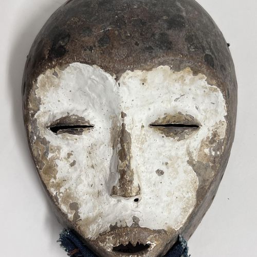 West Africa, three masks, two in Lega style, 20th century. 西非，三个面具，两个莱加风格，20 世纪。&hellip;